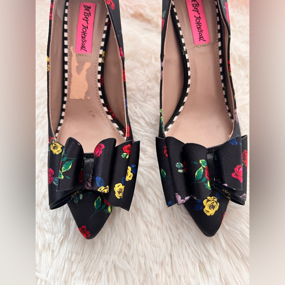 Betsy Johnson pumps